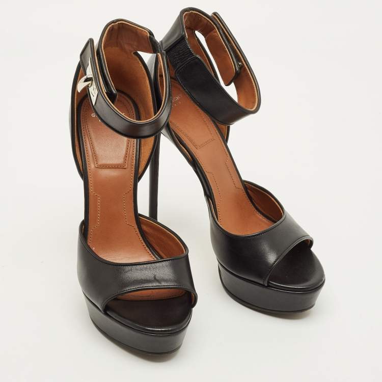 مملوكة مسبقًا Givenchy Shark Tooth Size 37 Black Leather Ankle Strap Sandals