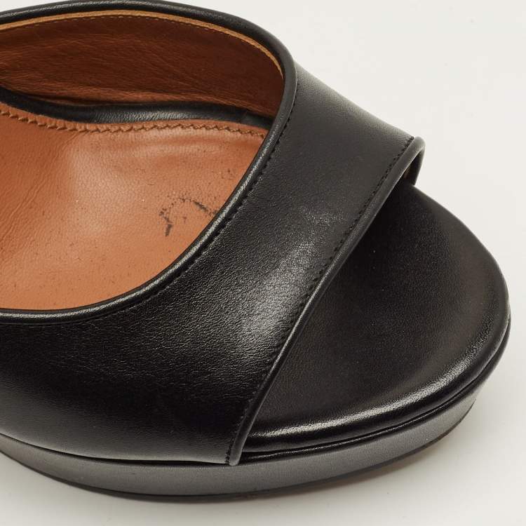 مملوكة مسبقًا Givenchy Shark Tooth Size 37 Black Leather Ankle Strap Sandals