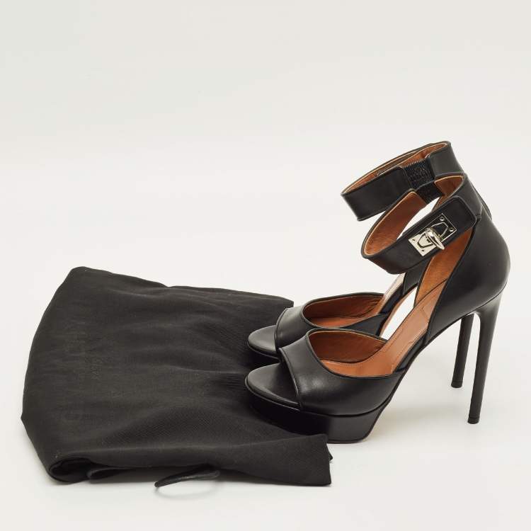 مملوكة مسبقًا Givenchy Shark Tooth Size 37 Black Leather Ankle Strap Sandals