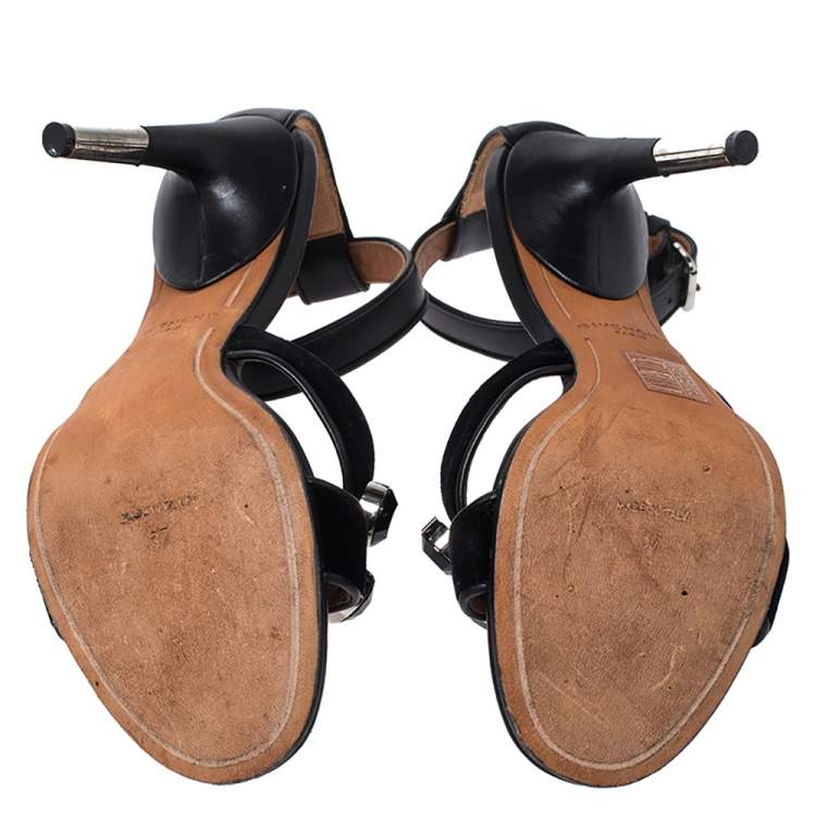 مملوكة مسبقًا Givenchy Black Velvet And Leather Studded Criss Cross Ankle Strap Sandals Size 37