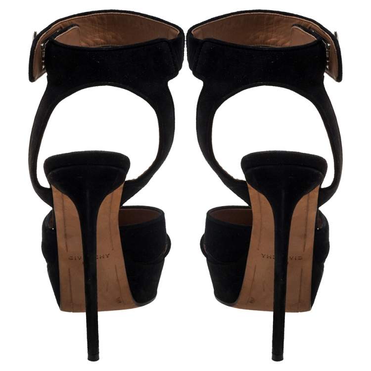 مملوكة مسبقًا Givenchy Black Suede Shark Lock Sandals Size 39
