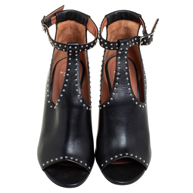 مملوكة مسبقًا Givenchy Black Studded Leather Peep Toe Ankle Strap Sandals Size 38
