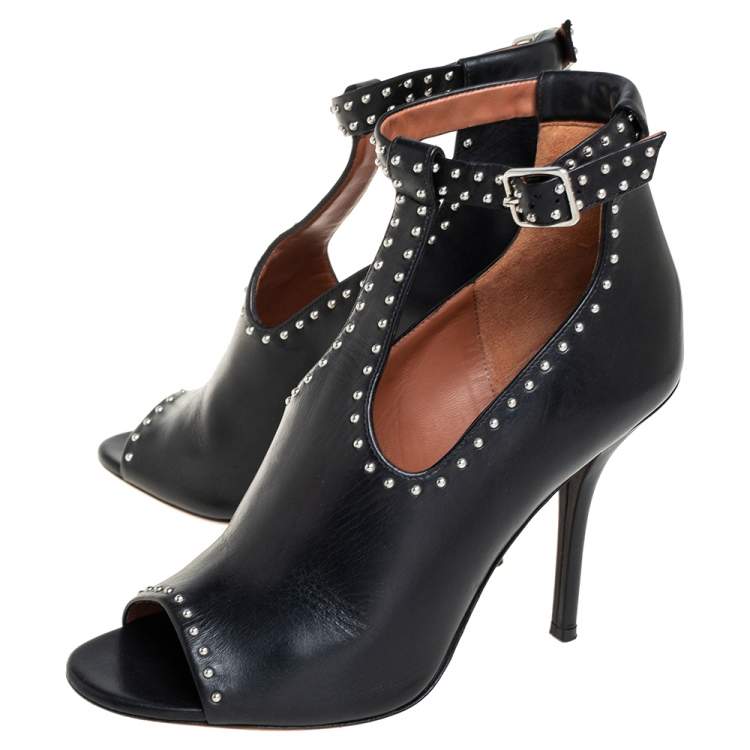 مملوكة مسبقًا Givenchy Black Studded Leather Peep Toe Ankle Strap Sandals Size 38