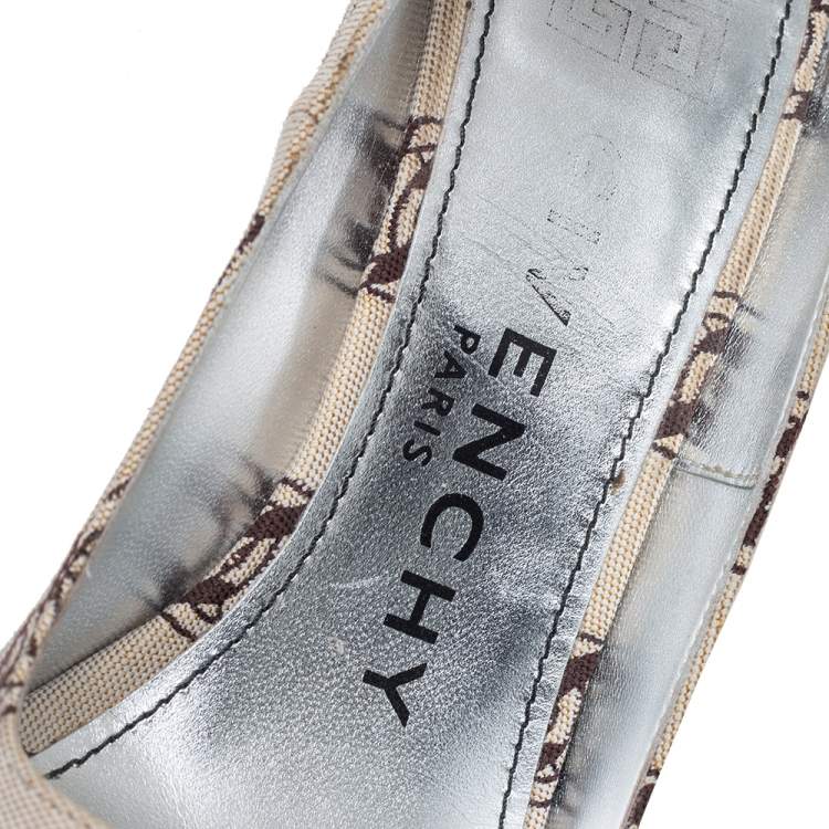 Pre Owned Givenchy Beige/White Canvas Givenchy Chain Pointed Toe Pumps Size 38