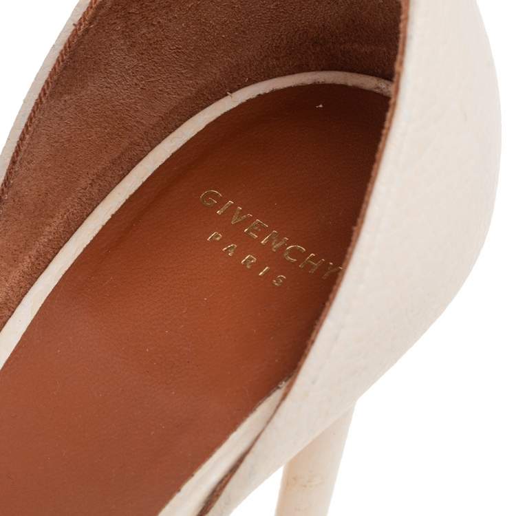 مملوكة مسبقًا Givenchy White Leather Shark Tooth Ankle Strap Sandals Size 36