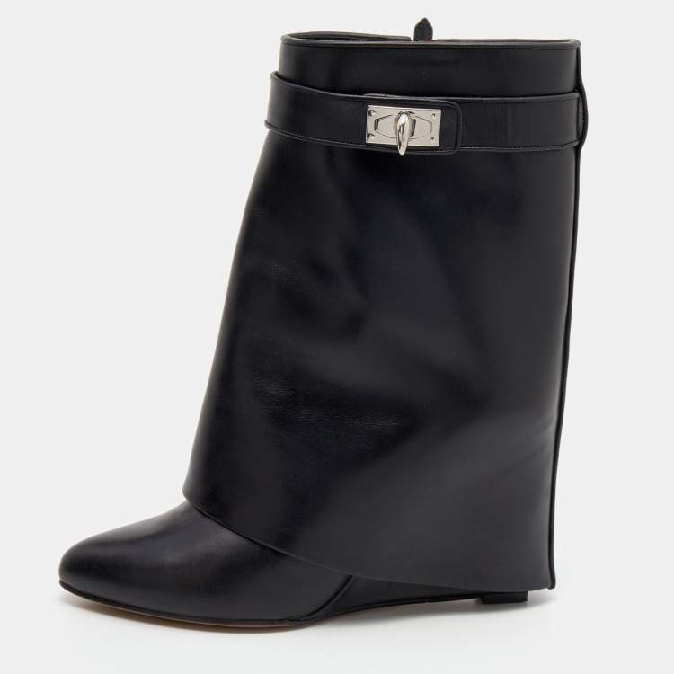 مملوكة مسبقًا Givenchy Black Leather Shark Lock Fold-Over Ankle Boots Size 40