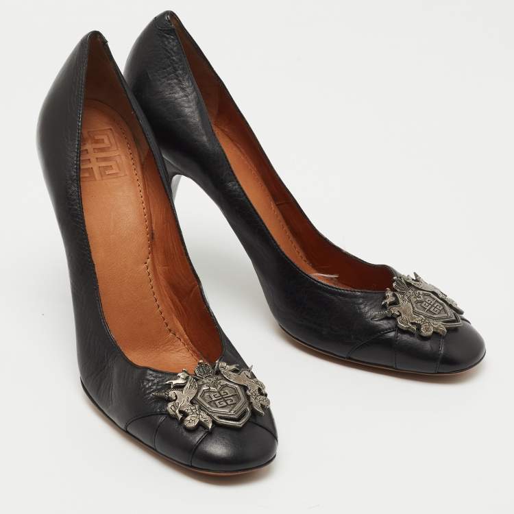 Pre Owned Givenchy Black Leather Metal Logo Pumps Size 40