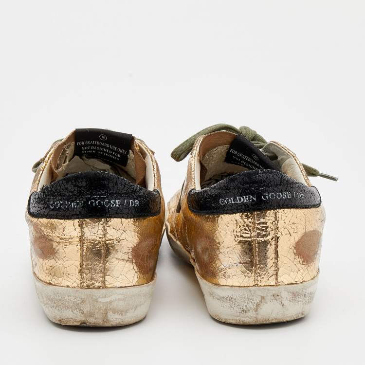 مملوكة مسبقًا Golden Goose Gold Laminated Leather And Suede Superstar Sneakers Size 37