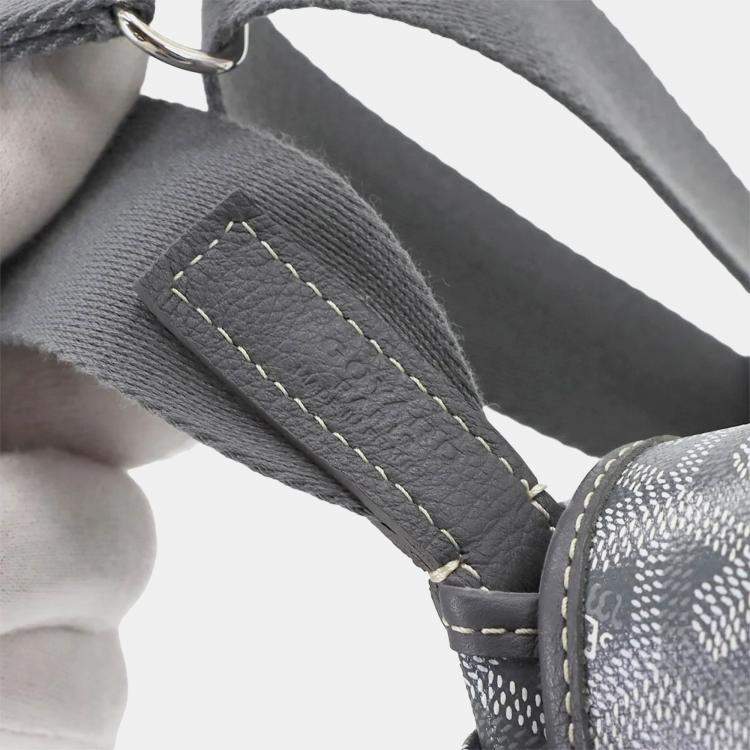 مملوكة مسبقًا Goyard Capetien Mm Shoulder Bag In Pvc And Leather Gray Herringbone