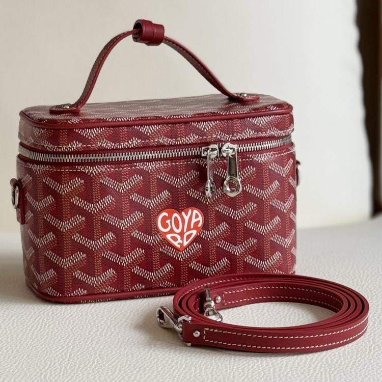 Pre Owned Goyard Red Muse Mini Cosmetic Pouch with Shoulder Strap