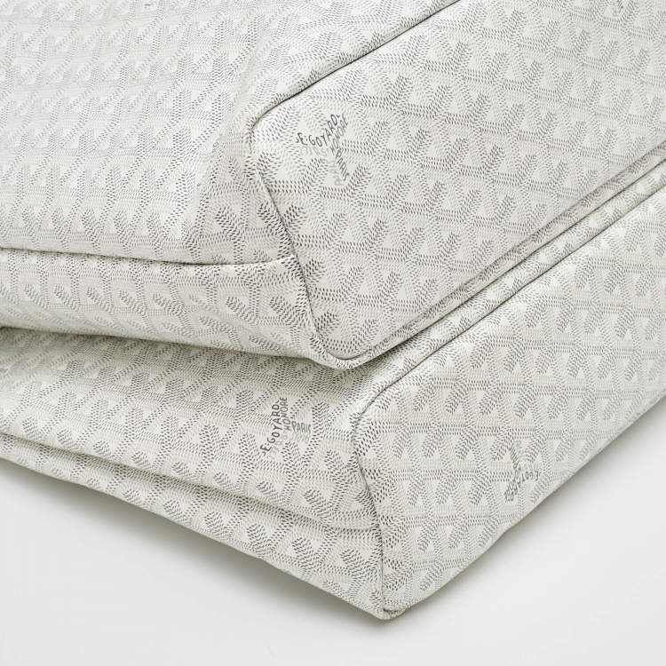مملوكة مسبقًا Goyard Saint Louis PM White Goyardine Coated Canvas and Leather Tote