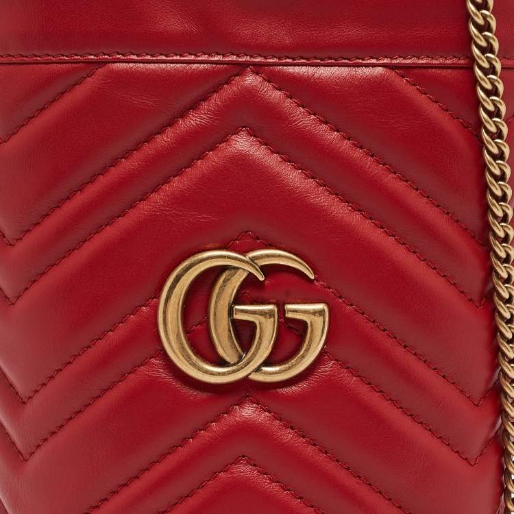 Pre Owned Gucci red Matelasse Leather Mini GG Marmont Bucket Bag