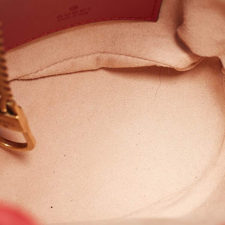 Pre Owned Gucci red Matelasse Leather Mini GG Marmont Bucket Bag