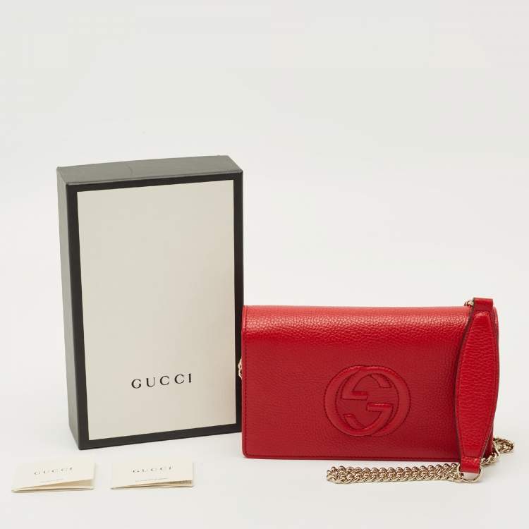 Pre Owned Gucci Red Pebbled Leather Soho Wallet on Chain