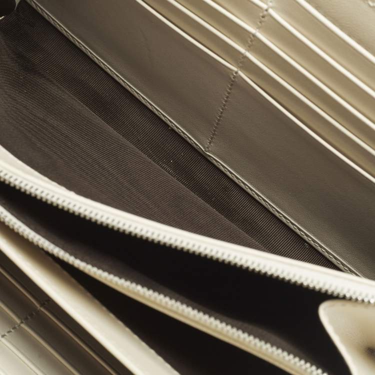 Pre Owned Gucci GG Marmont Off White Mix Quilted Leather Wallet On Chain