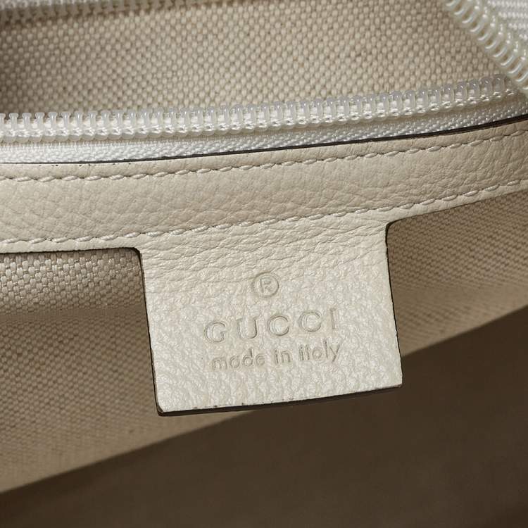 مملوكة مسبقًا Gucci Off White Leather Logo Print Backpack
