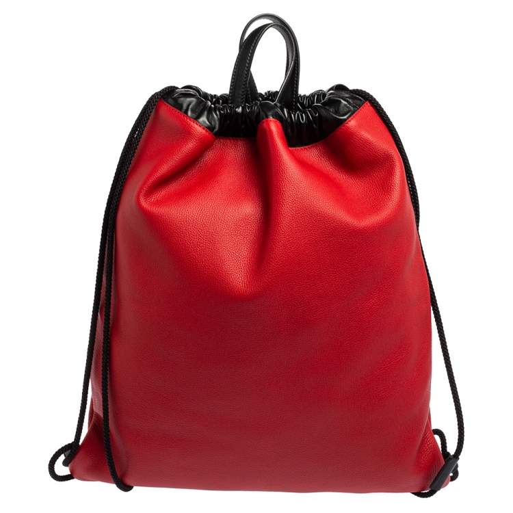 مملوكة مسبقًا Gucci Red Leather Logo Drawstring Backpack