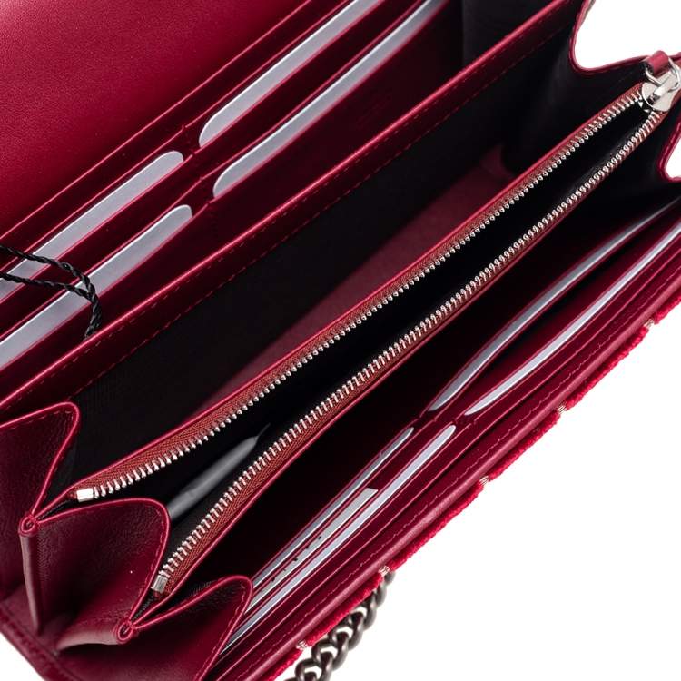 مملوكة مسبقًا Gucci Red GG Velvet Mini Dionysus Wallet On Chain