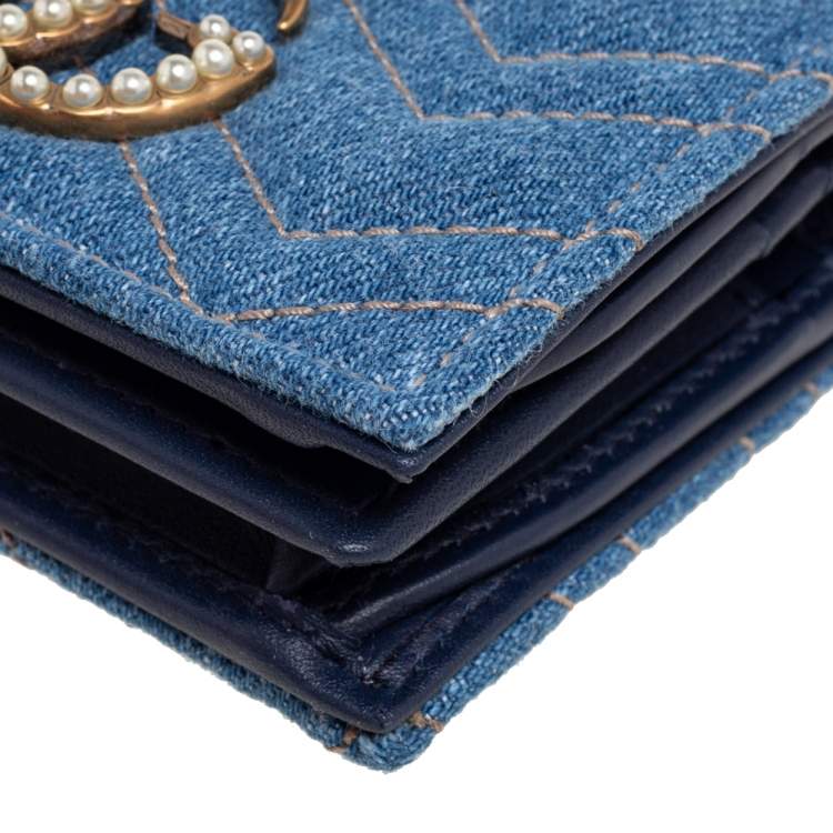 مملوكة مسبقًا Gucci Blue Matelassé Denim GG Marmont Pearl Embellished Card Case