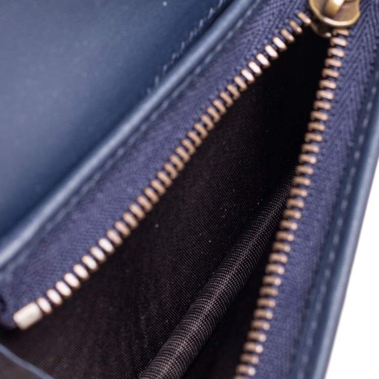 مملوكة مسبقًا Gucci Blue Matelassé Denim GG Marmont Pearl Embellished Card Case