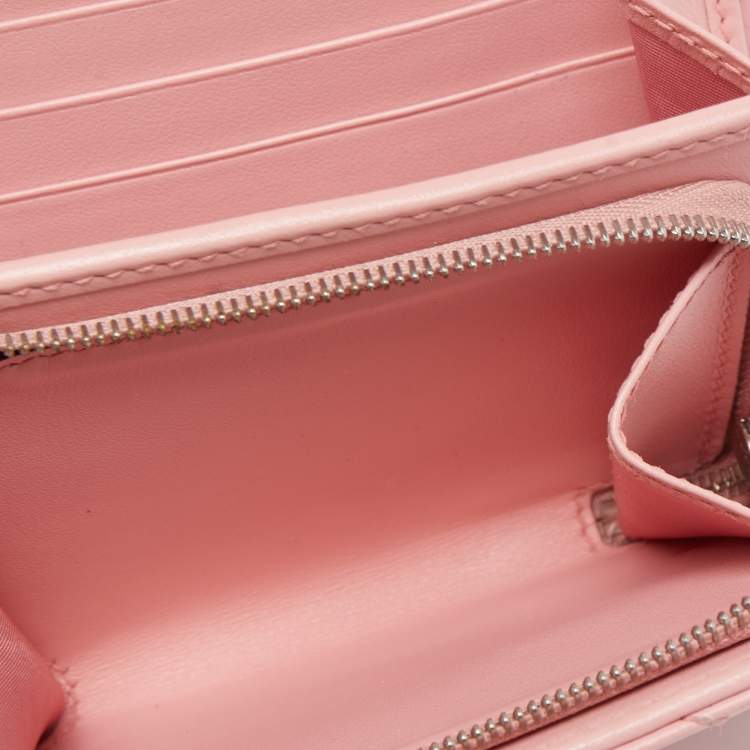 Pre Owned Gucci Pink Matelasse Leather GG Marmont Compact Wallet