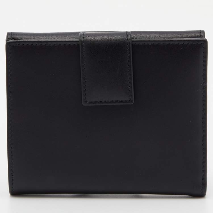 Pre Owned Gucci Black Leather Trifold Wallet