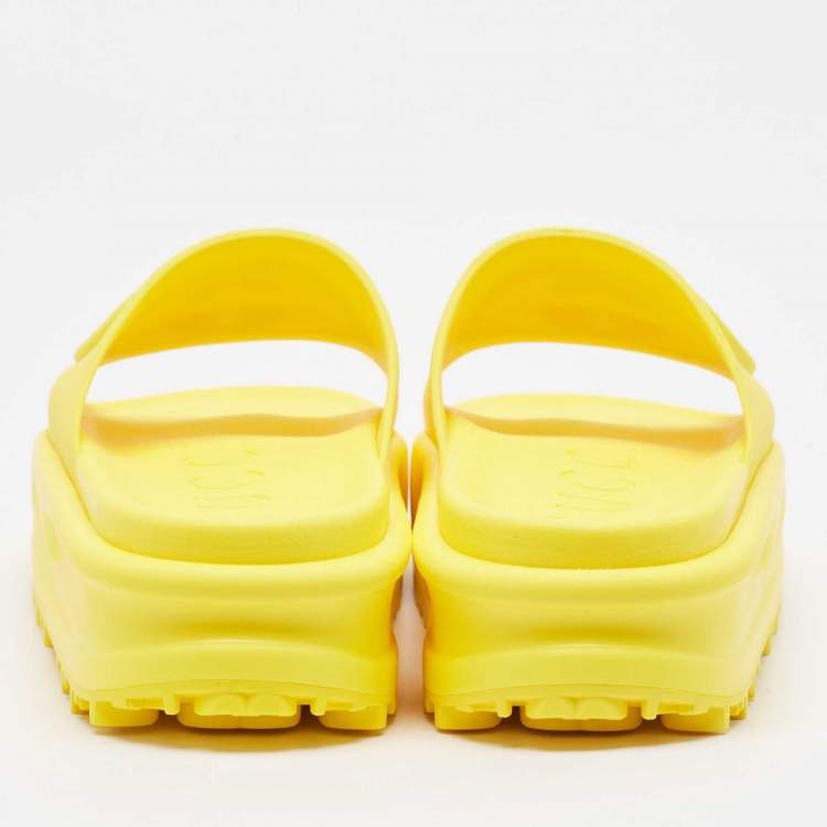 Pre Owned Gucci Yellow Rubber Interlocking G Slide Sandals Size 37