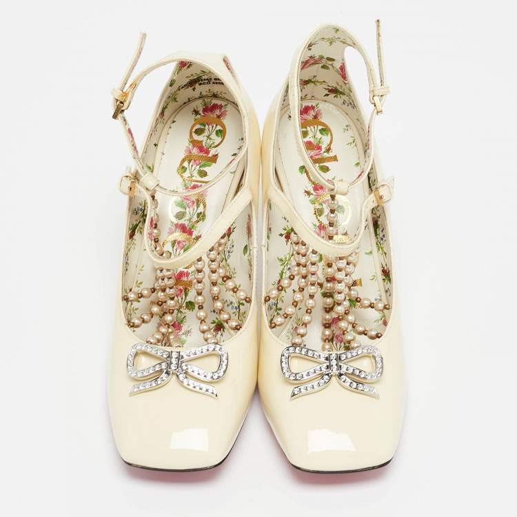 Pre Owned Gucci Cream Patent Leather Pearl Embellished T-Strap Pumps Size 35