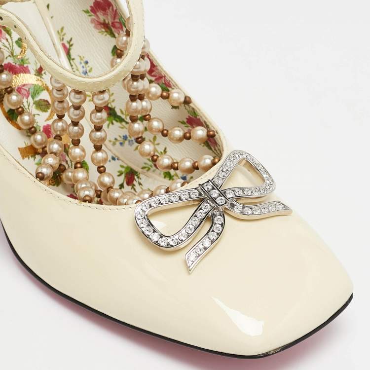 Pre Owned Gucci Cream Patent Leather Pearl Embellished T-Strap Pumps Size 35