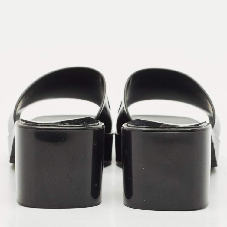 Pre Owned Gucci Black Rubber Logo Slide Sandals Size 39