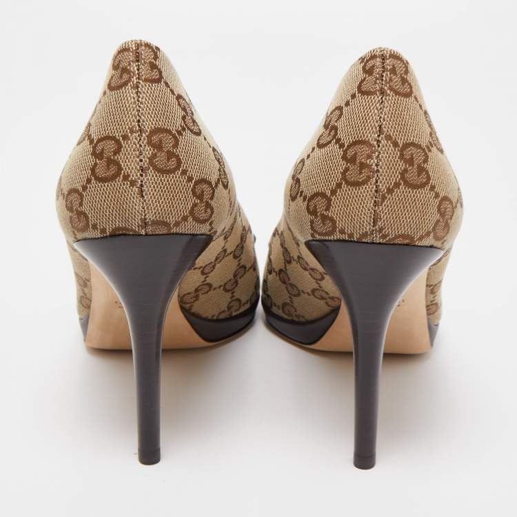 Pre Owned Gucci Beige/Brown GG Canvas Hollywood Horsebit Peep Toe Pumps Size 38