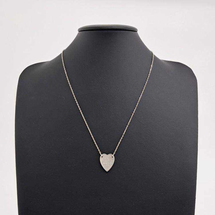 Pre Owned Gucci Silver Heart Pendent Necklace