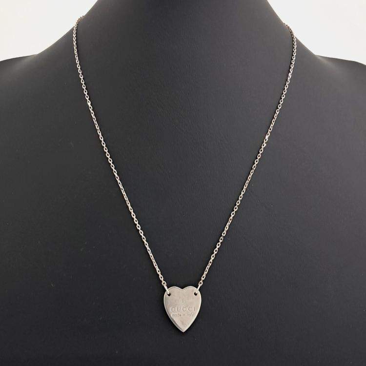 Pre Owned Gucci Silver Heart Pendent Necklace