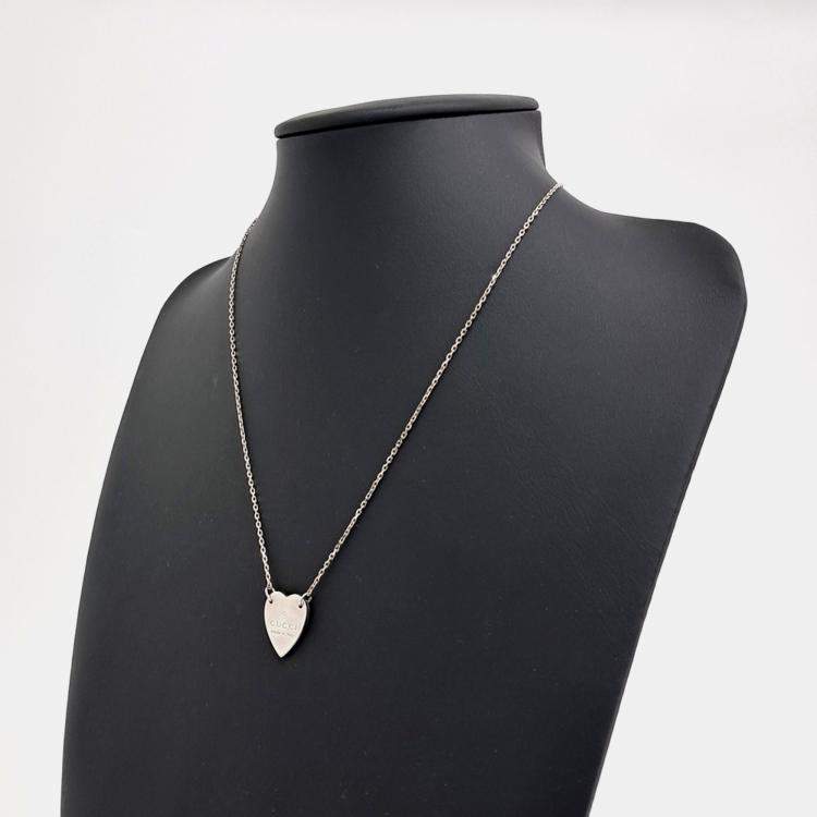 Pre Owned Gucci Silver Heart Pendent Necklace