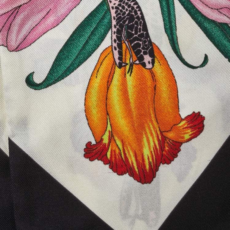 مملوكة مسبقًا Gucci Ivory & Black Flora Snake Print Silk Neck Bow