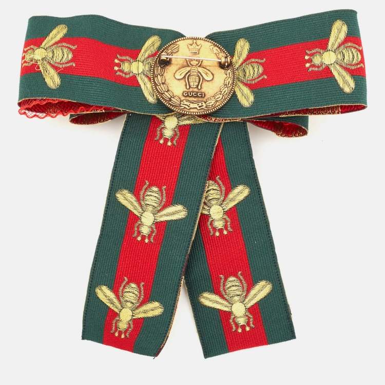 مملوكة مسبقًا Gucci Green Bee Embroidered Web Ribbon Embellished Bow Brooch