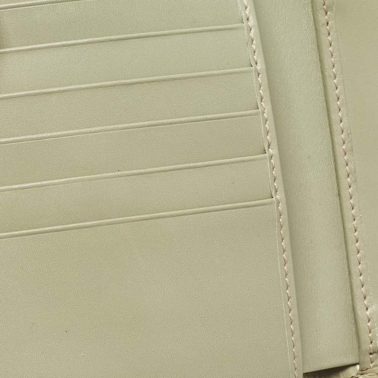 Pre Owned Gucci Beige/Green Supreme Canvas and Patent Leather Trifold Compact Wallet