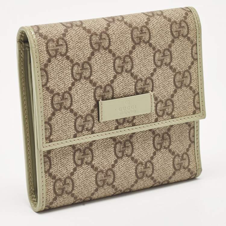 Pre Owned Gucci Beige/Green Supreme Canvas and Patent Leather Trifold Compact Wallet