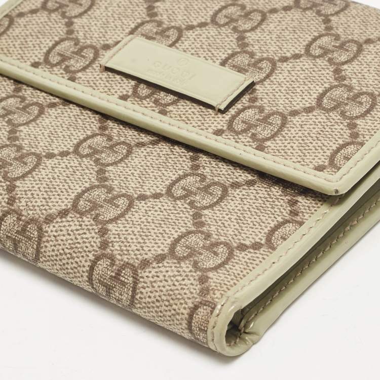 Pre Owned Gucci Beige/Green Supreme Canvas and Patent Leather Trifold Compact Wallet