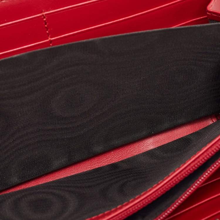 Pre Owned Gucci Red Matelasse Leather GG Marmont Zip Around Wallet