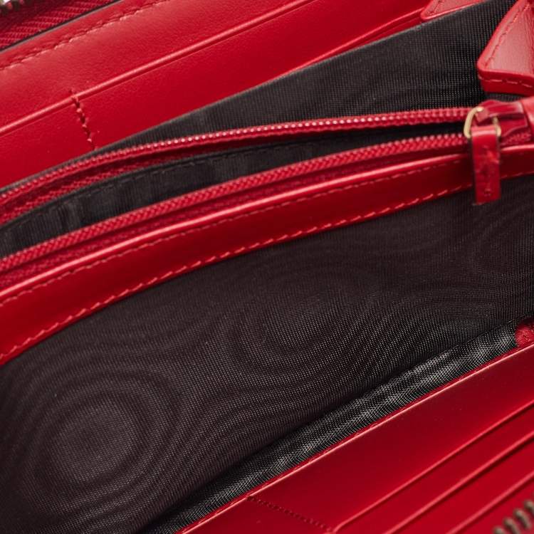 Pre Owned Gucci Red Matelasse Leather GG Marmont Zip Around Wallet