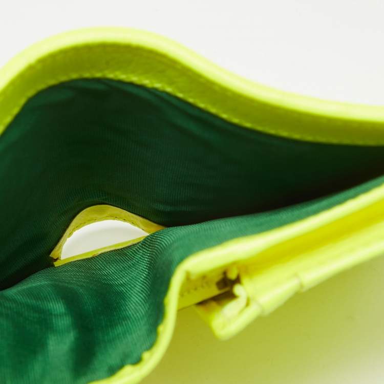 مملوكة مسبقًا Gucci Neon Yellow Floral Print Canvas and Leather Zumi Card Holder