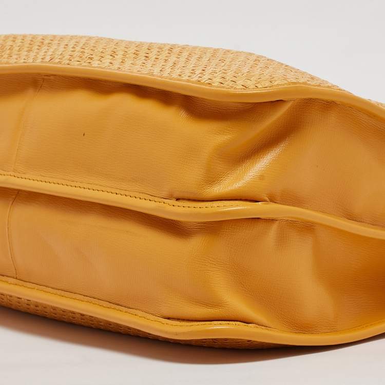 مملوكة مسبقًا Gucci Yellow Leather and Raffia Horsebit 1955 Chain Tote