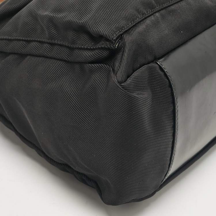 مملوكة مسبقًا Gucci Black Nylon and Patent Leather Bamboo Hobo