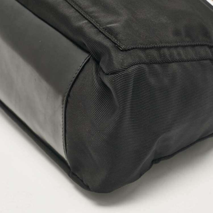 مملوكة مسبقًا Gucci Black Nylon and Patent Leather Bamboo Hobo