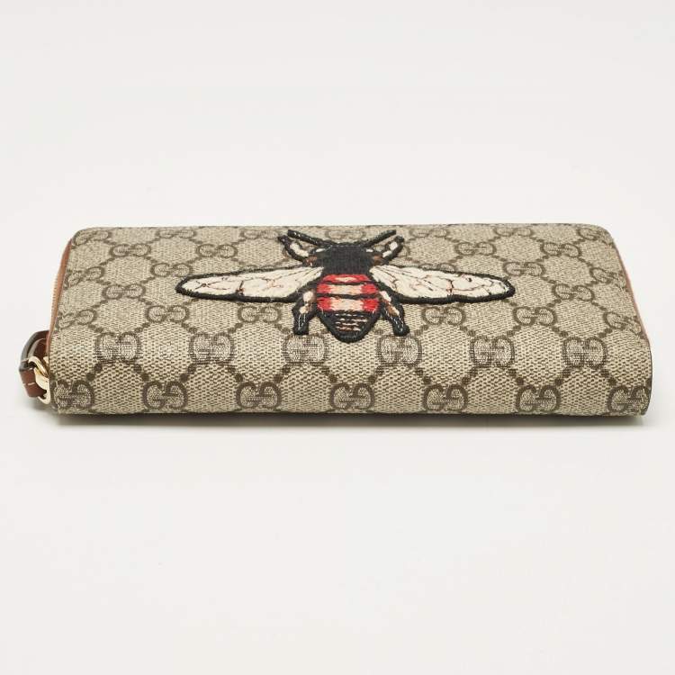 Pre Owned Gucci Beige Bee Printed GG Supreme Canvas Zip Around Continental Wallet