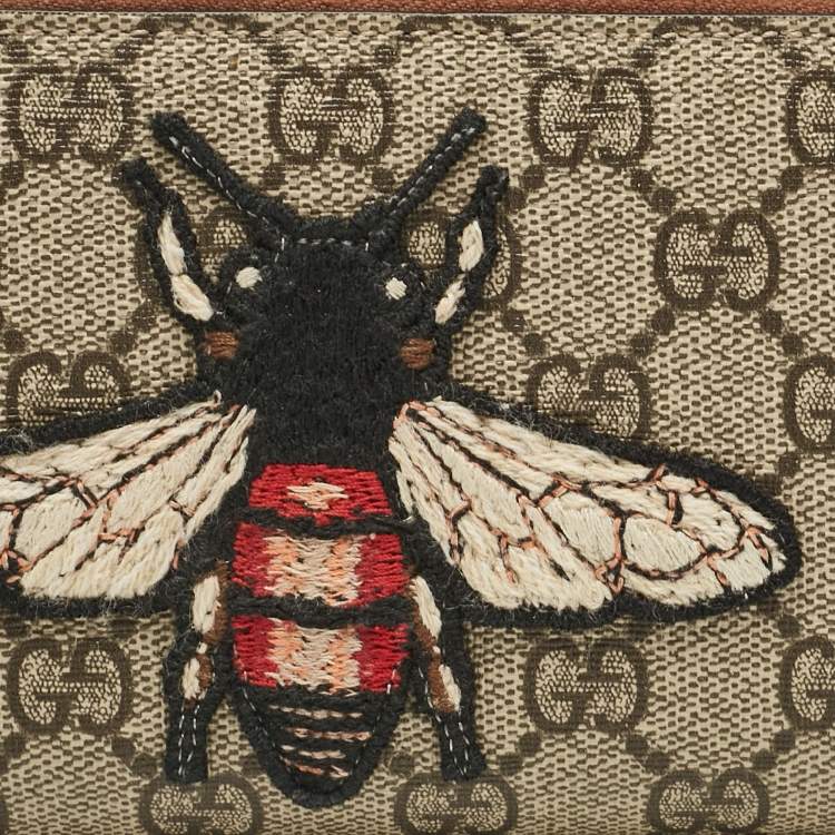 Pre Owned Gucci Beige Bee Printed GG Supreme Canvas Zip Around Continental Wallet