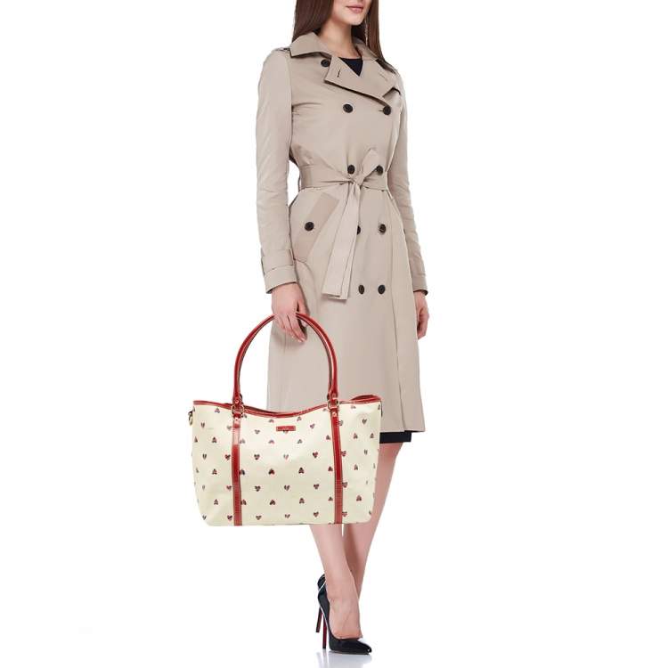 مملوكة مسبقًا Gucci Red/White GG Supreme Canvas and Patent Leather Medium Heart Joy Tote