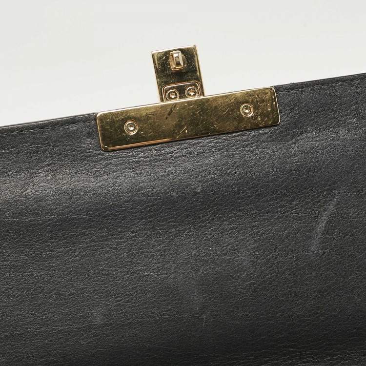 مملوكة مسبقًا Gucci Black/Beige GG Supreme Canvas and Leather Medium Padlock Shoulder Bag
