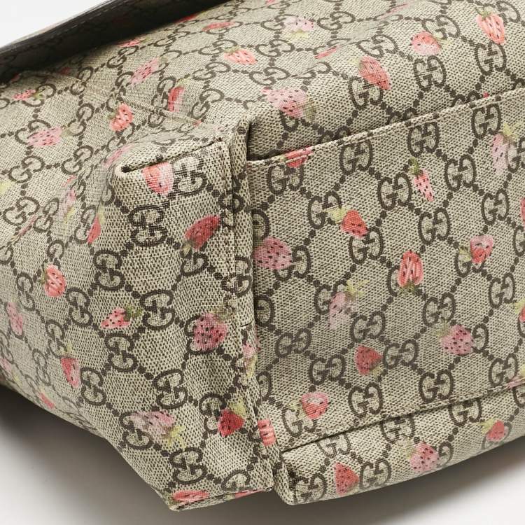 Pre Owned Gucci Beige Strawberry Print GG Supreme Canvas Medium Baby Changing Bag